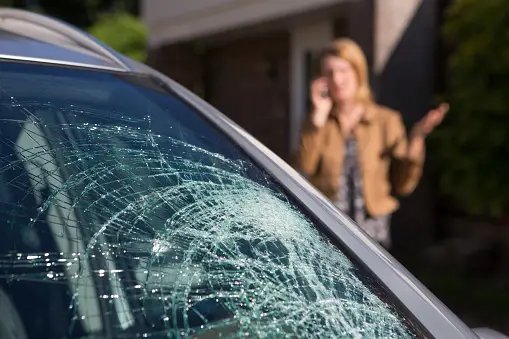 reasons-auto-glass-damage